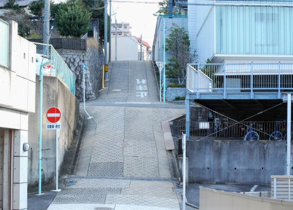 外壁のひび割れが気になる