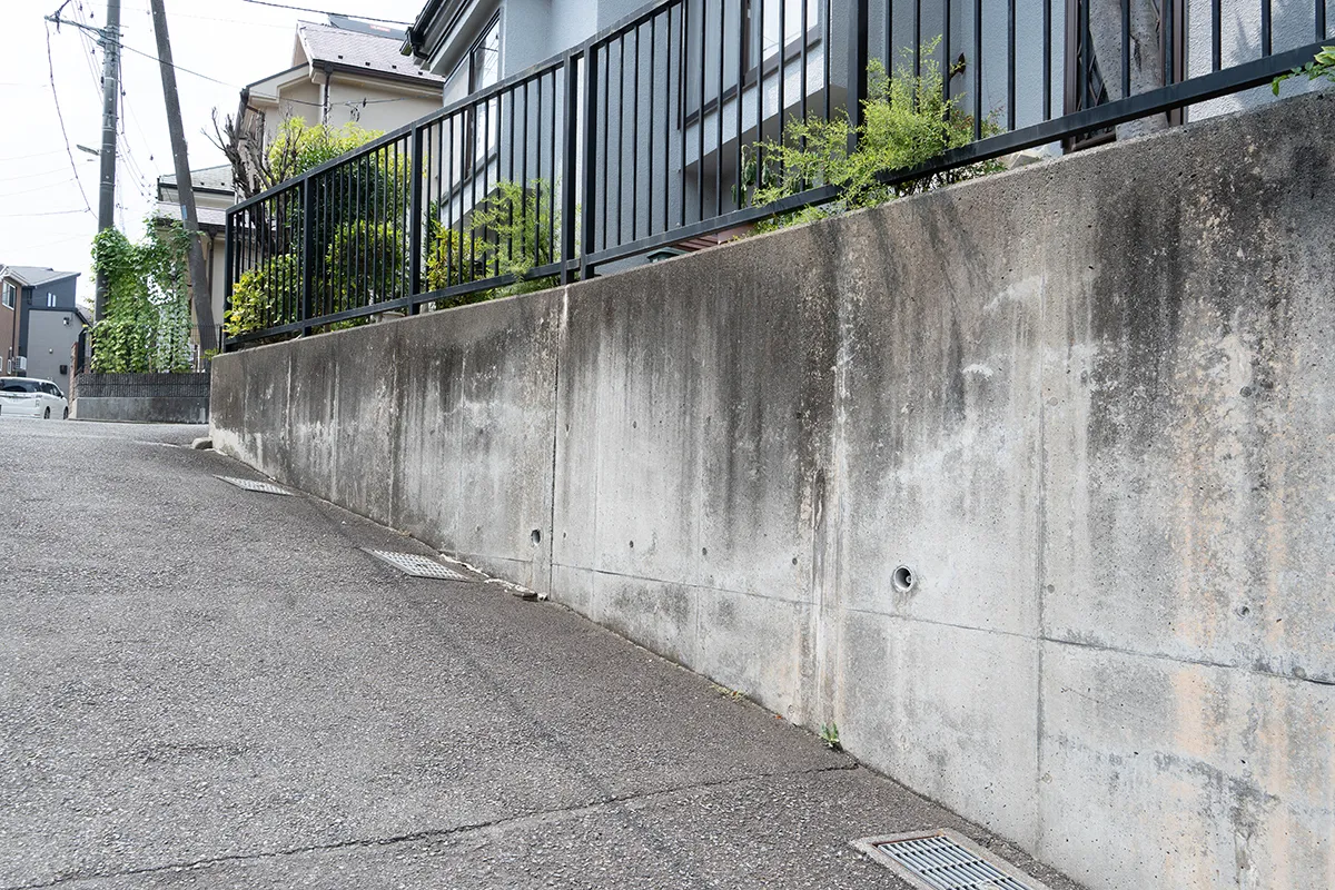 住宅の擁壁 クラック・ひび割れ