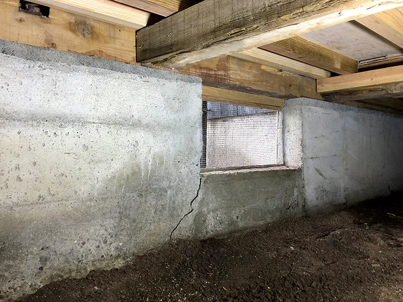 内側の換気口のクラック補修 施工前