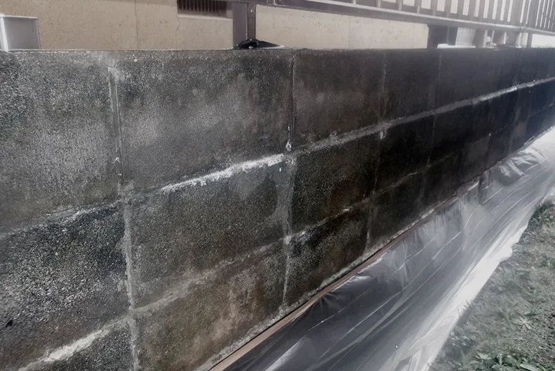 住宅のコンクリート擁壁の補修 施工前