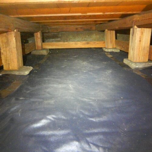 床下の防湿シート引き込み施工