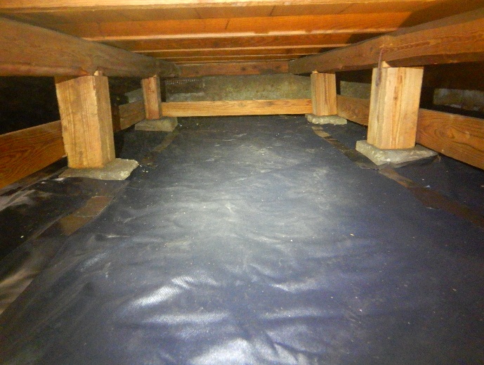 床下の防湿シート引き込み施工