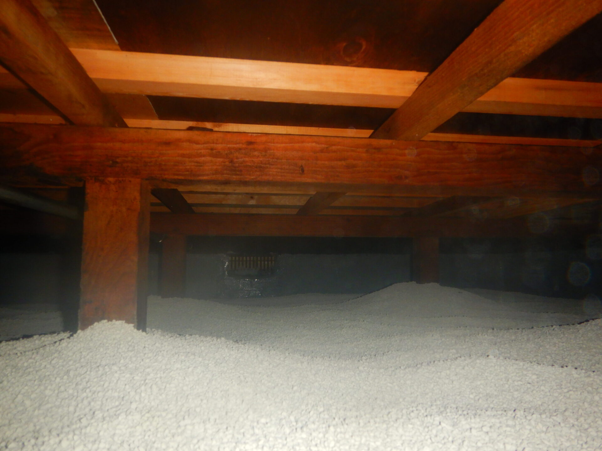 調湿材敷き込み施工