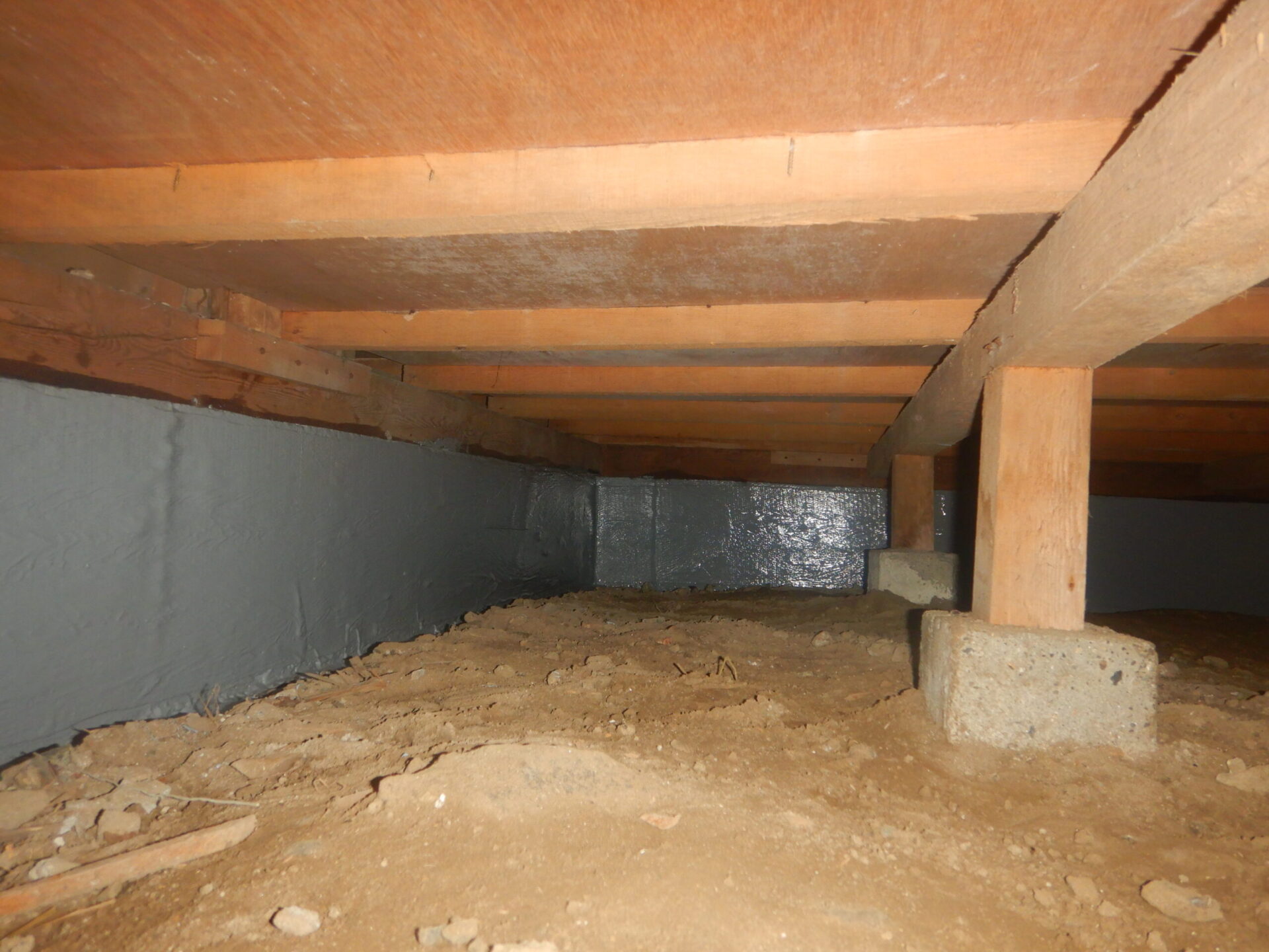 防湿シート敷き込み