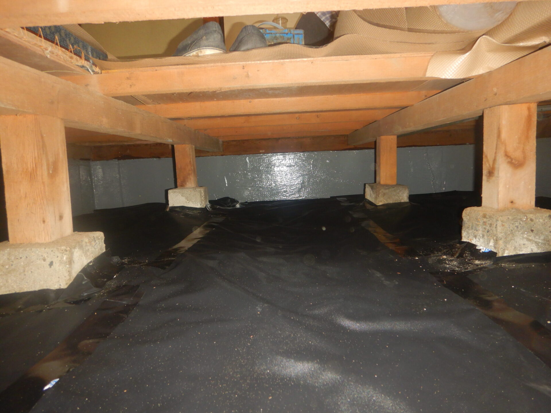 防湿シート敷き込み